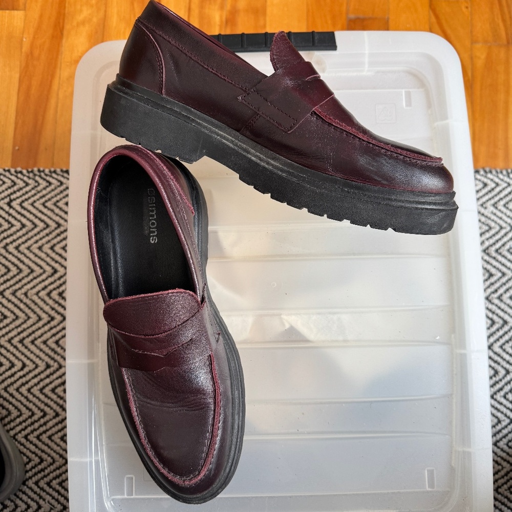 Simons Men’s 41 chunky loafers in burgundy